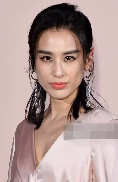 賈靜雯與黃聖依罕「同框」!當失去美顏和濾鏡後,網友:一個是真美一個卻垮的厲害
