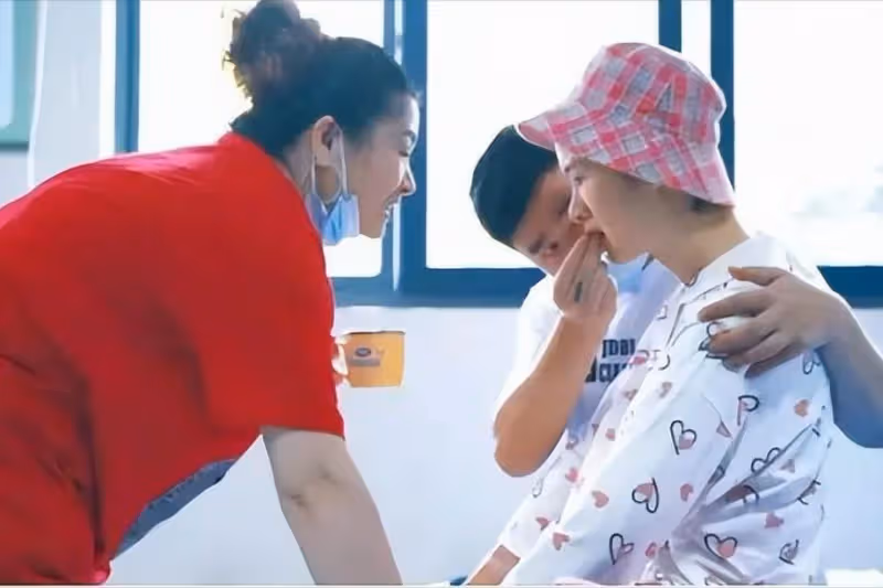 女子成植物人，老公和婆婆辭職不離不棄照顧，傾家蕩產也要救活她：嫁進來我們就是一家人