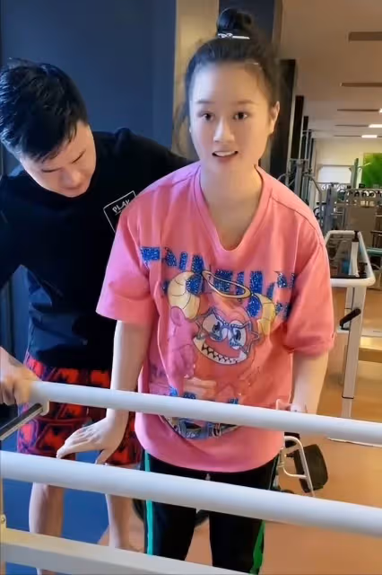 女子成植物人，老公和婆婆辭職不離不棄照顧，傾家蕩產也要救活她：嫁進來我們就是一家人
