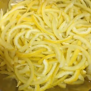 有經驗教訓的糖漬春香柚子皮（黃金貢柚）