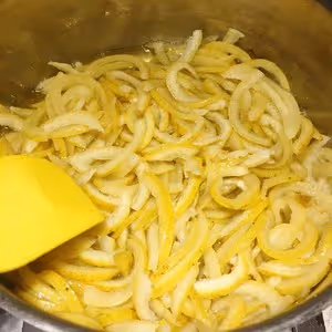 有經驗教訓的糖漬春香柚子皮（黃金貢柚）