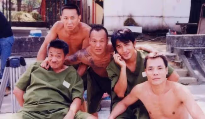 曝68歲港星定居內地耍大牌!拒絕粉絲搭肩合影,怒斥:一手打死你