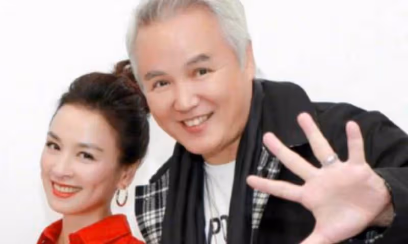 52歲張庭現身新加坡!身體暴瘦額骨突出,素顏露營判若兩人,網友直呼:難認出