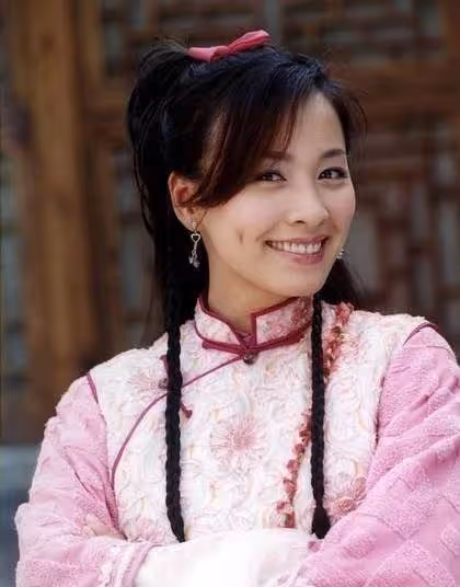52歲張庭現身新加坡!身體暴瘦額骨突出,素顏露營判若兩人,網友直呼:難認出