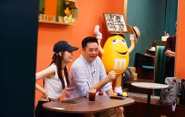大肚腩搶鏡!前TVB知名男星被大媽們求合照,奪男配後卻無劇可拍