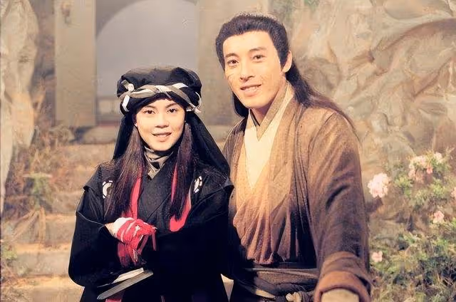 57歲TVB前知名花旦近況曝光!身形明顯發福,曾被目擊拄拐杖求醫