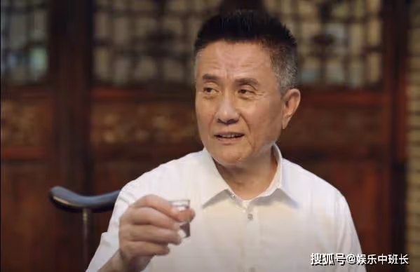 《底線》故事貫穿時下熱點話題,靳東在這部劇中演技炸裂