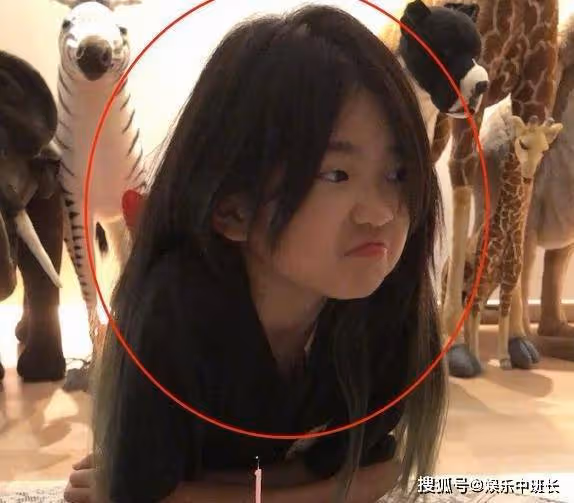 曹格女兒已成大姑娘，看到長大後的照片，這顏值我沒看錯吧？