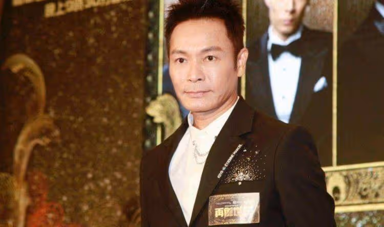 兩次演「傻子」獲得視帝,老婆是西遊記中的紅孩兒,如今兒女雙全