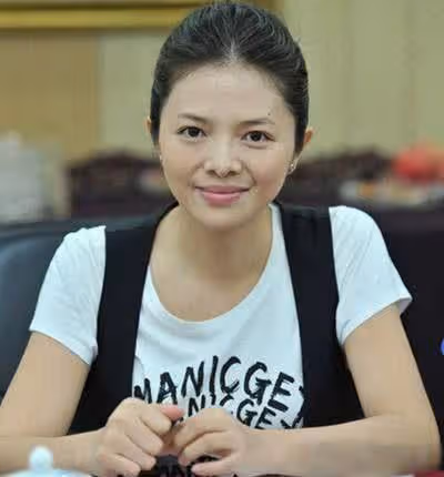 春晚美女主持人,33歲不當主持跑去演戲,今47歲仿佛變了一人