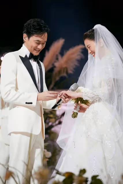 張智霖知道會被罵還是想做！提早10年履行的「60歲婚禮」！工作室公開婚紗照超幸福！