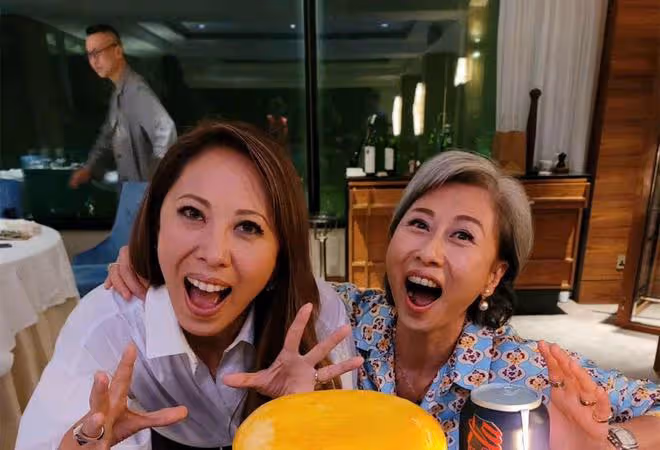 葉倩文自曝確診但已痊癒!61歲生日開心慶祝,老公繼子準兒媳齊聚