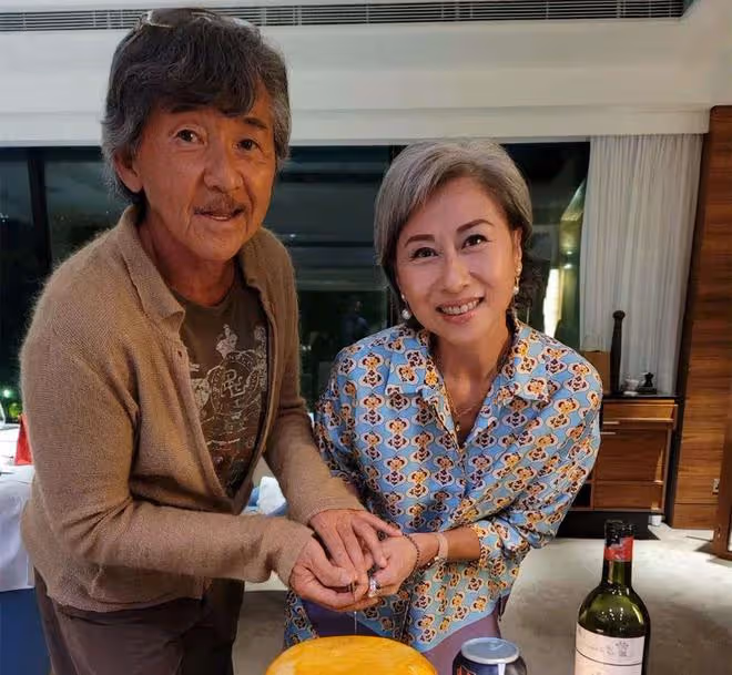 葉倩文自曝確診但已痊癒!61歲生日開心慶祝,老公繼子準兒媳齊聚
