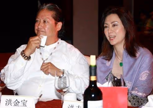 洪金寶大方承認,緋聞藏得好不要有破綻就行,感激老婆27年婚姻全靠包容,也夠能忍