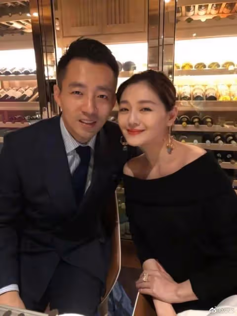 大S曬最新甜蜜美照，和韓國具俊曄恩愛畫面引網友圍觀吐槽：好沒品