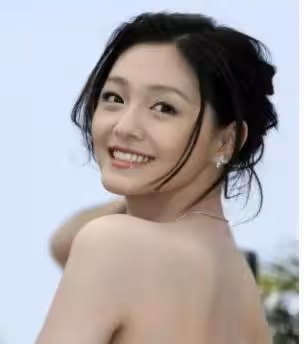 大S曬最新甜蜜美照,和韓國具俊曄恩愛畫面引網友圍觀吐槽:好沒品
