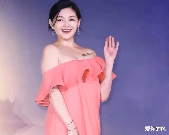 大S具俊曄合體登VOGOU十月刊,啃臉、咬手指、騎脖梗,真的好做作
