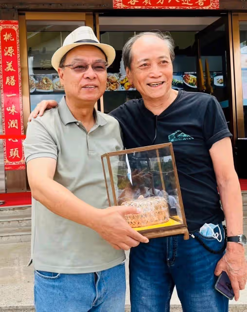 李連杰87歲岳父露面,五官跟利智太相似,其留在中山養老!