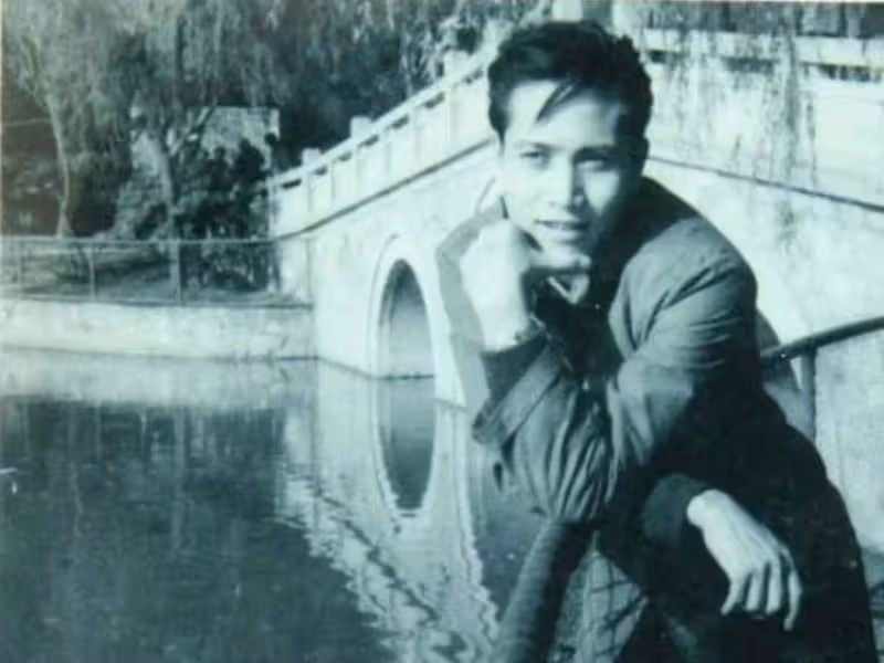 李連杰87歲岳父露面,五官跟利智太相似,其留在中山養老!