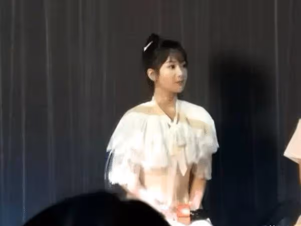 楊紫生圖曝光,骨架偏大比主持人也壯,無濾鏡下顏值太真實
