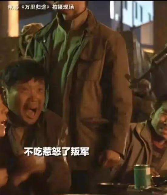 《萬里歸途》幾乎沒有對手,張譯淚流滿面,尹濤傷痕累累,這部電影值得一看