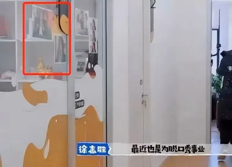 他曾被嘲丑不配做演員，卻靠一張嘴逗笑全香港，58歲封麥消失3年