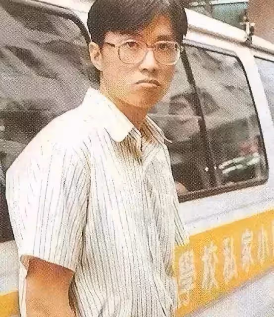 他曾被嘲丑不配做演員，卻靠一張嘴逗笑全香港，58歲封麥消失3年