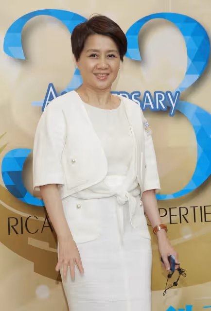 何鴻燊澳娛變天二房正式掌權，何超鳳任常務董事，四太梁安琪退位