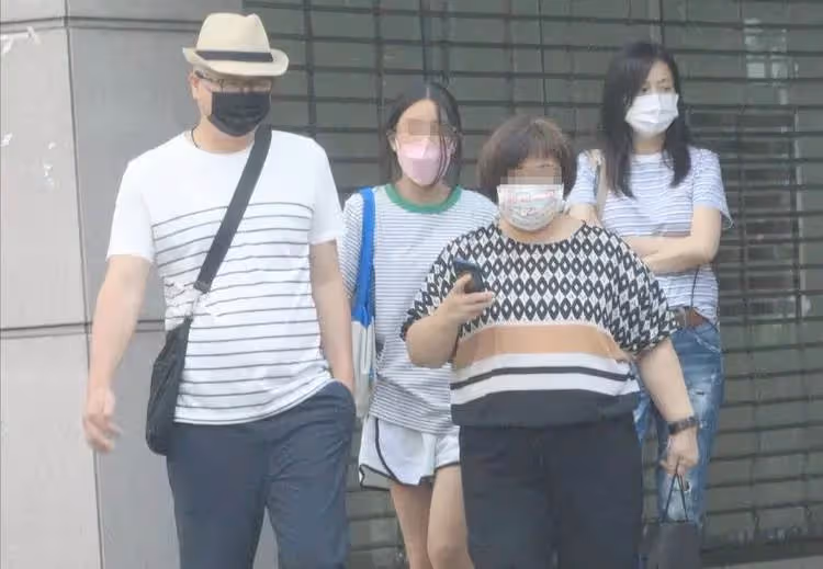 林瑞陽張庭夫婦返台不再炫富?帶12歲女兒「刷黑卡購物」仍住上億豪宅,享受「低調奢華」生活