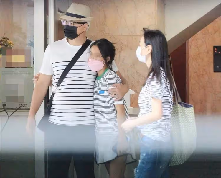 林瑞陽張庭夫婦返台不再炫富?帶12歲女兒「刷黑卡購物」仍住上億豪宅,享受「低調奢華」生活