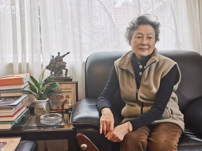 眾星現身孫道臨銅像揭幕儀式！牛犇向梅滿頭白髮，達式常帥氣亮相