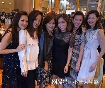 李嘉欣拚命擠進豪門貴婦圈,郭晶晶卻看不上,兩人身份地位相差大