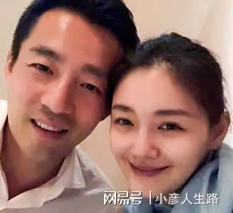讓汪小菲剝蝦不算啥,大S讓具俊曄抱著上廁所,45歲仍被寵成公主