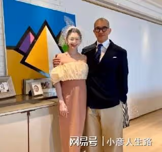 讓汪小菲剝蝦不算啥,大S讓具俊曄抱著上廁所,45歲仍被寵成公主