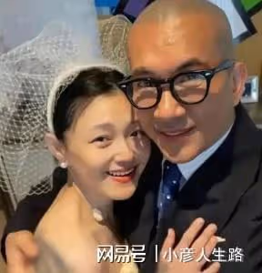 讓汪小菲剝蝦不算啥,大S讓具俊曄抱著上廁所,45歲仍被寵成公主