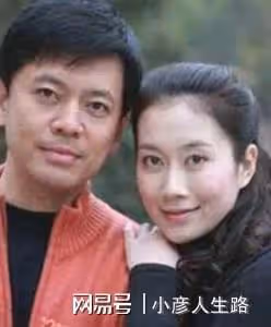 「趙政委」何政軍:娶初戀當老婆,結婚30年無緋聞