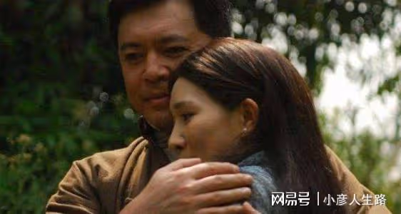 「趙政委」何政軍:娶初戀當老婆,結婚30年無緋聞