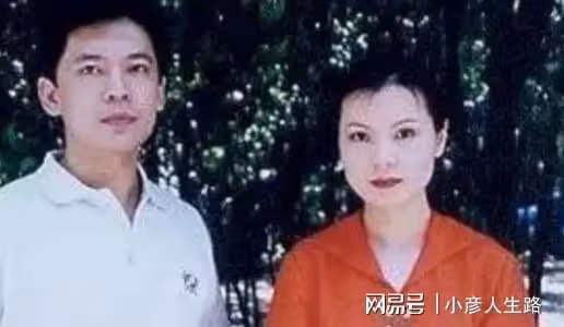 「趙政委」何政軍:娶初戀當老婆,結婚30年無緋聞