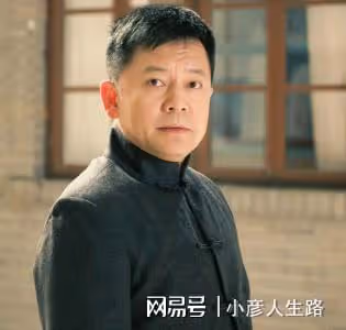 「趙政委」何政軍:娶初戀當老婆,結婚30年無緋聞