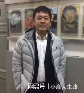 「趙政委」何政軍:娶初戀當老婆,結婚30年無緋聞
