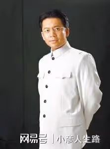 「趙政委」何政軍:娶初戀當老婆,結婚30年無緋聞
