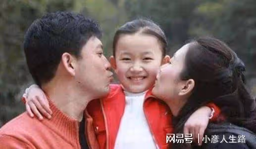 「趙政委」何政軍:娶初戀當老婆,結婚30年無緋聞