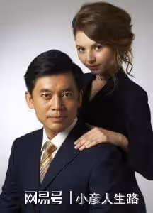 「趙政委」何政軍:娶初戀當老婆,結婚30年無緋聞