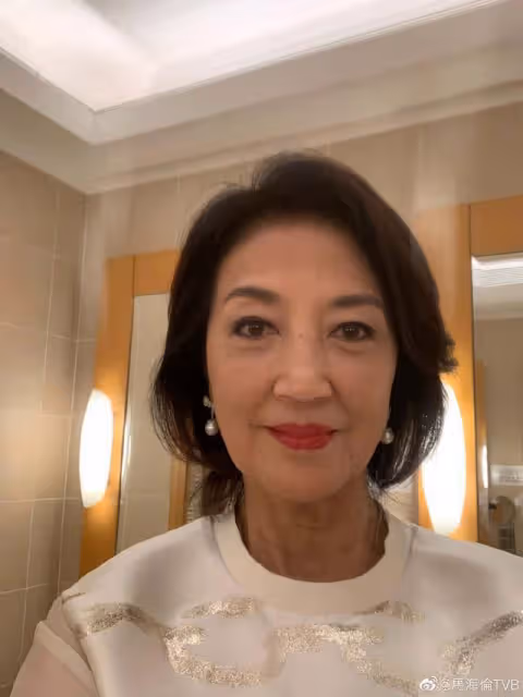74歲TVB老戲骨疑瘋狂迷戀小生!多次曬對方照片,兩人關係終揭秘