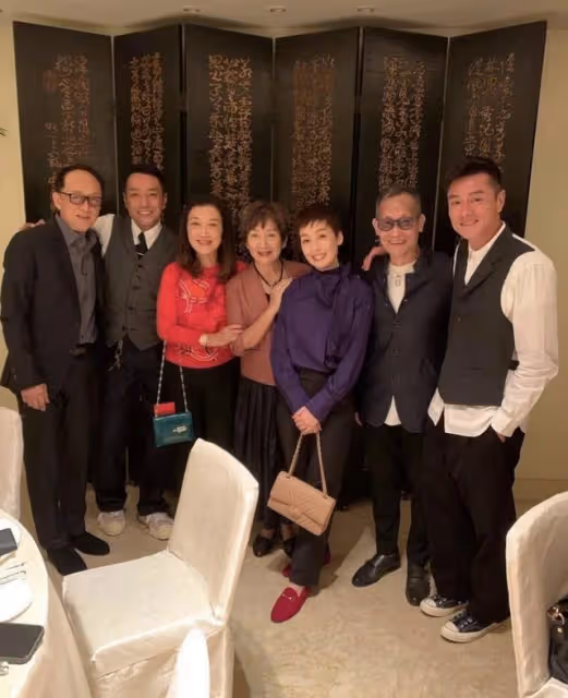 74歲TVB老戲骨疑瘋狂迷戀小生!多次曬對方照片,兩人關係終揭秘