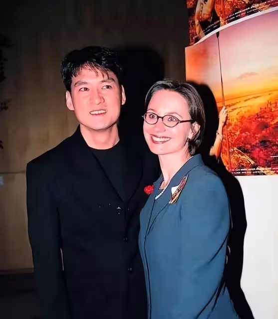 與四大天王抗衡的周華健被戲稱為「天王殺手」，妻子與母子同框