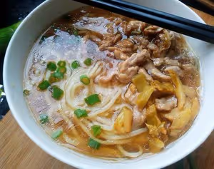 超級快手喚醒一整天味蕾的榨菜肉絲麵