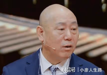 否認許君聰演技，暗諷周星馳，李成儒電影國慶檔預售票房僅2.2萬