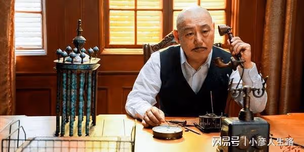 否認許君聰演技，暗諷周星馳，李成儒電影國慶檔預售票房僅2.2萬