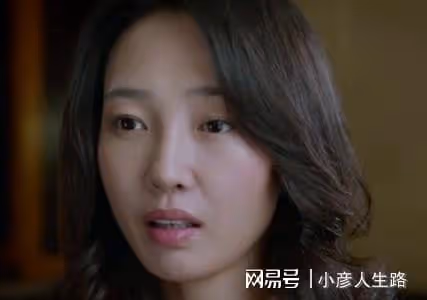 替出軌男洗白,兩段感情疑似插足,白百何糊到地心可一點兒也不冤